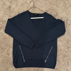 Elegant V-Neck cashmere Sweater with Zipper Accents